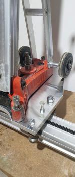 Reihenbohrvorrichtung montiert auf Hilti Schienensystem für serielle Kernbohrungen – DTI-M